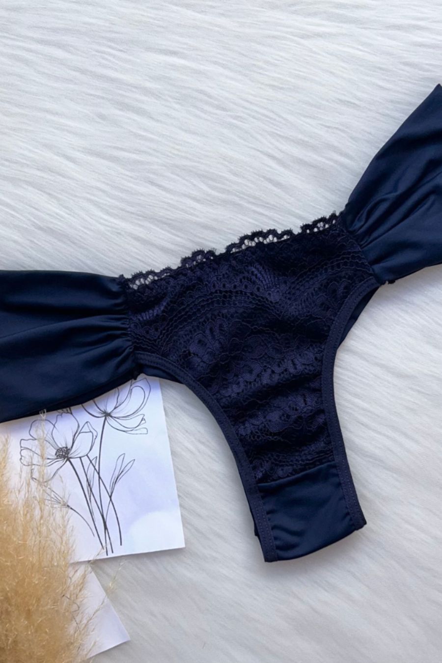 Satin Bloom Thong – Calcinha Fio Dental Bombom Invisível com Forro Algodão | Primiss